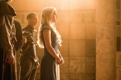 Jacob Anderson, Emilia Clarke - Game Of Thrones - Der Berg und die Viper - Filmfotos