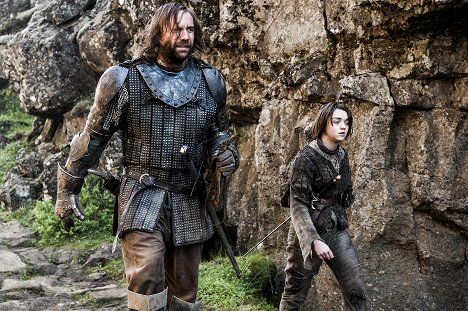 Rory McCann, Maisie Williams - Game Of Thrones - Der Berg und die Viper - Filmfotos