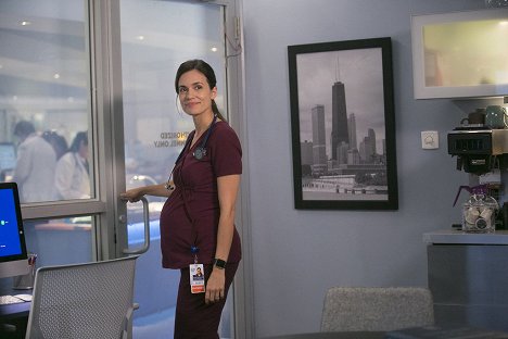 Torrey DeVitto - Nemocnice Chicago Med - Mistaken - Z filmu