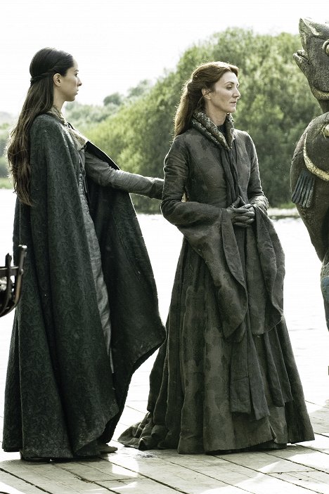 Oona Chaplin, Michelle Fairley - Game of Thrones - Walk of Punishment - Kuvat elokuvasta