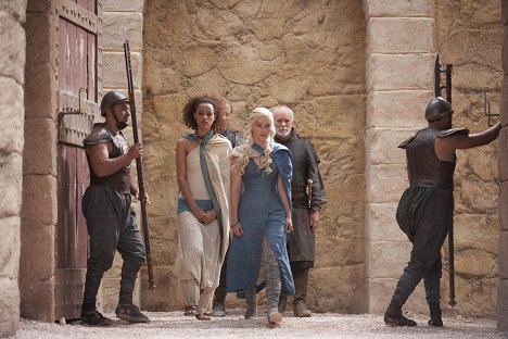 Nathalie Emmanuel, Emilia Clarke, Ian McElhinney - Game of Thrones - E Agora Sua Patrulha Terminou - De filmes