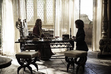 Lena Headey, Peter Dinklage - Game of Thrones - The Climb - Photos