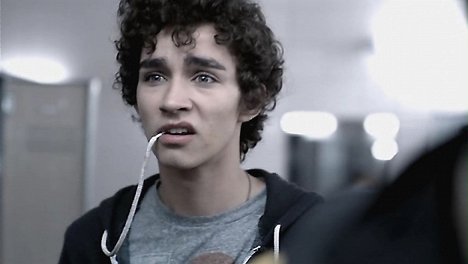 Robert Sheehan - Misfits - Episode 4 - Filmfotos