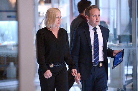 Patricia Arquette, Peter MacNicol - CSI: Cyber - Click Your Poison - Photos