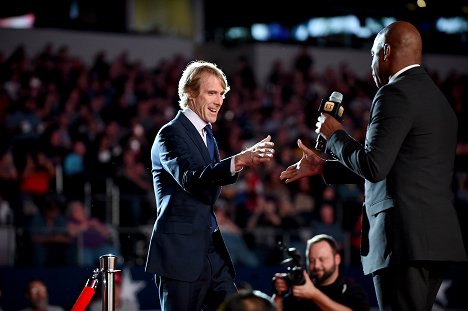 Michael Bay, Kevin Frazier