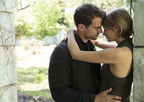 Theo James, Shailene Woodley - The Divergent Series: Allegiant - Photos