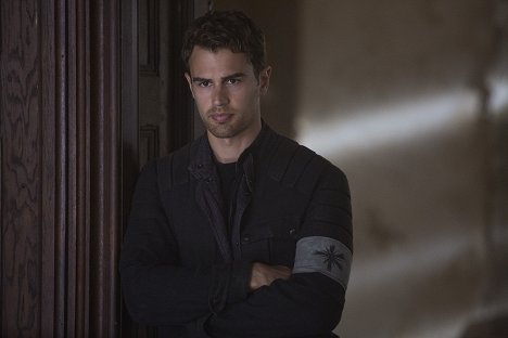 Theo James - Convergente - Do filme