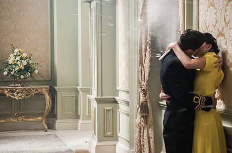 Dominic Cooper, Lara Pulver - Fleming - Episode 1 - Filmfotók