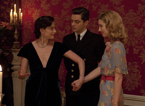 Lara Pulver, Dominic Cooper, Annabelle Wallis - Człowiek, który został Bondem - Episode 2 - Z filmu