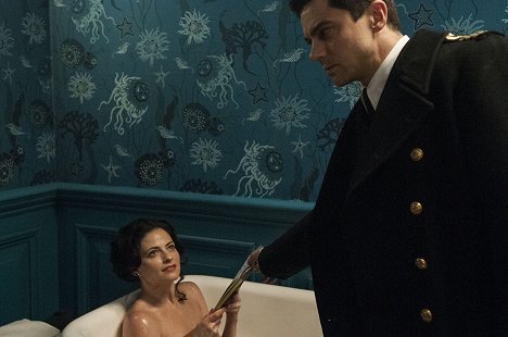 Lara Pulver, Dominic Cooper - Fleming : The Man Who Would Be Bond - Episode 3 - Film