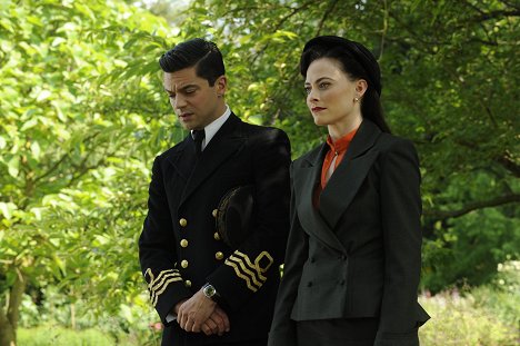 Dominic Cooper, Lara Pulver - Fleming - Mies, josta tuli Bond - Episode 4 - Kuvat elokuvasta