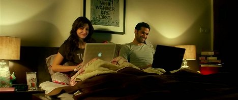 Anushka Sharma, Neil Bhoopalam - N.H 10 - Van film