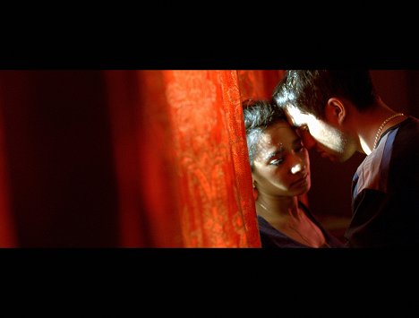 Tannishtha Chatterjee, Christopher Simpson - Rendez-vous à Brick Lane - Film