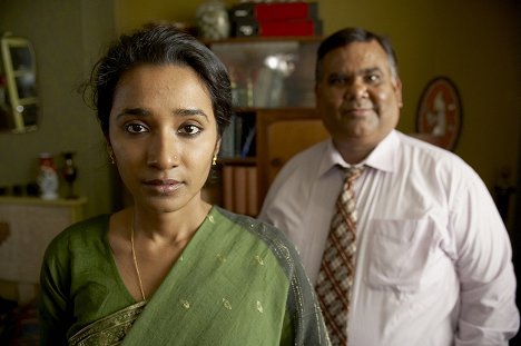 Tannishtha Chatterjee, Satish Kaushik - Brick Lane - Z filmu