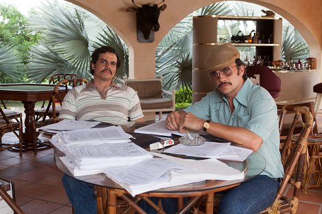 Wagner Moura, Juan Pablo Raba - Narcos - The Palace in Flames - Photos
