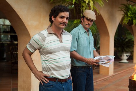 Wagner Moura, Juan Pablo Raba - Narcos - The Palace in Flames - Photos