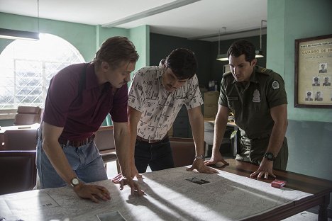Boyd Holbrook, Pedro Pascal, Maurice Compte - Narcos - You Will Cry Tears of Blood - Photos