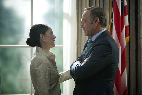 Sakina Jaffrey, Kevin Spacey - House of Cards - Chapter 7 - Photos