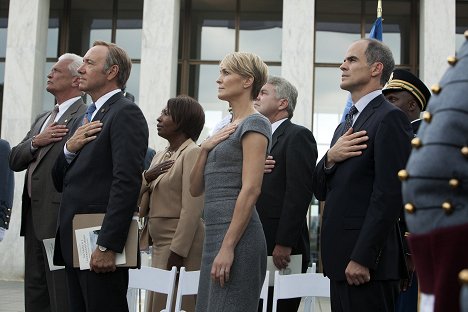 Kevin Spacey, Robin Wright, Michael Kelly - House of Cards - Capítulo 8 - De la película