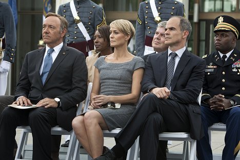 Kevin Spacey, Robin Wright, Michael Kelly - House of Cards - Capítulo 8 - De filmes