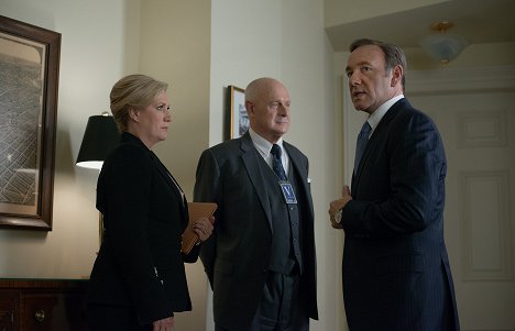 Jayne Atkinson, Gerald McRaney, Kevin Spacey - House of Cards - Chapter 15 - Photos