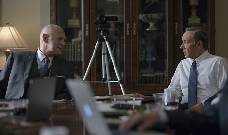 Gerald McRaney, Kevin Spacey - House of Cards - Chapter 16 - Photos