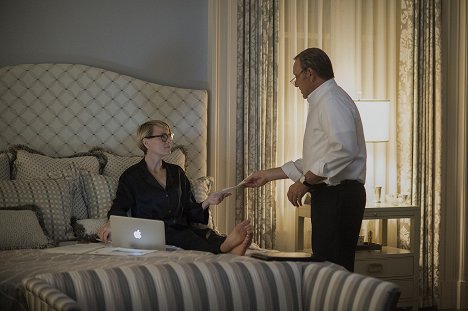 Robin Wright, Kevin Spacey - House of Cards - Chapter 31 - Photos