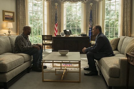 Reg E. Cathey, Kevin Spacey - House of Cards - Hurrikan - Filmfotos