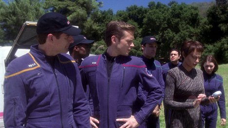 Scott Bakula, Anthony Montgomery, Connor Trinneer, Jolene Blalock, Kellie Waymire - Star Trek: Enterprise - Un mundo nuevo y extraño - De la película
