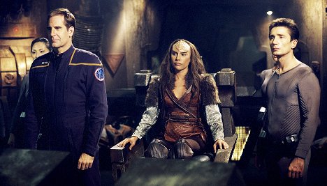 Scott Bakula, Michelle C. Bonilla, Dominic Keating - Star Trek: Enterprise - Sleeping Dogs - Photos