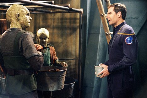 Dennis Christopher, Scott Bakula - Star Trek: Enterprise - Detained - Photos