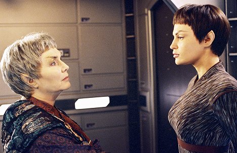 Fionnula Flanagan, Jolene Blalock - Star Trek: Enterprise - Padlý hrdina - Z filmu