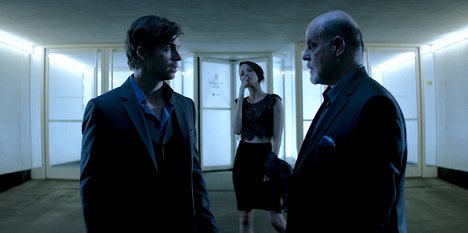 Chad McKnight, Brianne Davis, Michael Ironside - Synchronicity - Filmfotos