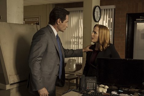 David Duchovny, Gillian Anderson - The X-Files - Mulder & Scully Meet the Were-Monster - Photos