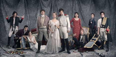 Tom Burke, Callum Turner, Tuppence Middleton, Paul Dano, Lily James, James Norton, Aisling Loftus, Jack Lowden, Jessie Buckley, Aneurin Barnard - Vojna a mír - Promo