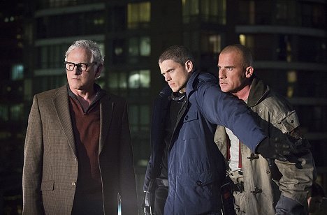 Victor Garber, Wentworth Miller, Dominic Purcell - Legends of Tomorrow - Pilot, Part 1 - Photos