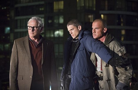 Victor Garber, Wentworth Miller, Dominic Purcell - Legends of Tomorrow - Pilot, Part 1 - De la película