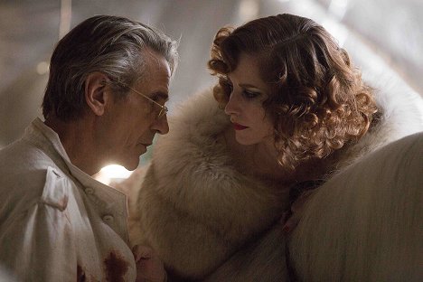 Jeremy Irons, Sienna Guillory - High-Rise - Photos