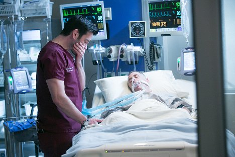 Colin Donnell - Nemocnice Chicago Med - Malignant - Z filmu