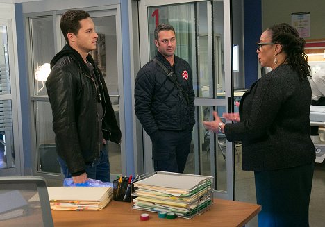 Jesse Lee Soffer, Taylor Kinney, S. Epatha Merkerson - Chicago Med - Bösartig - Filmfotos