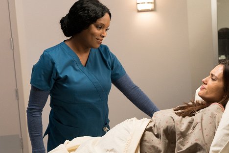 Marlyne Barrett, Torrey DeVitto - Nemocnice Chicago Med - Bound - Z filmu