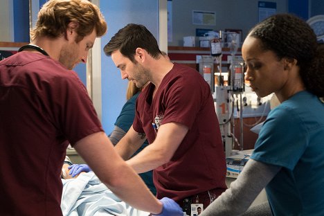 Nick Gehlfuss, Colin Donnell, Yaya DaCosta - Chicago Med - Légből kapva - Filmfotók