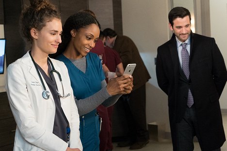 Rachel DiPillo, Yaya DaCosta, Colin Donnell - Chicago Med - Bound - Z filmu