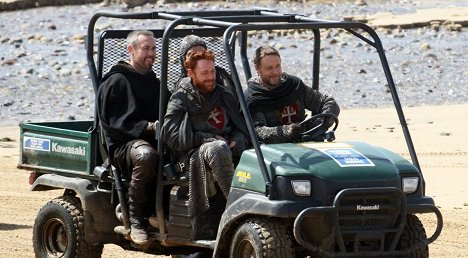 Kevin Durand, Scott Grimes, Russell Crowe - Robin Hood - Van de set