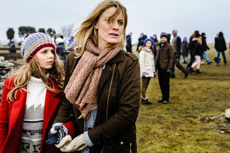 Hanna Westerberg, Petra van de Voort - Der Kommissar und das Meer - Das Mädchen und der Tod - Kuvat elokuvasta