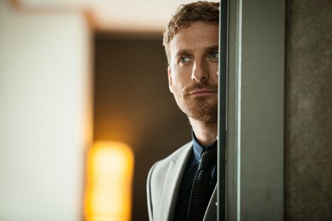 Dean O'Gorman - The Almighty Johnsons - Mike in the Mirror - Film