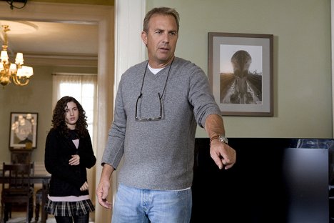 Ivana Baquero, Kevin Costner - The New Daughter - Van film