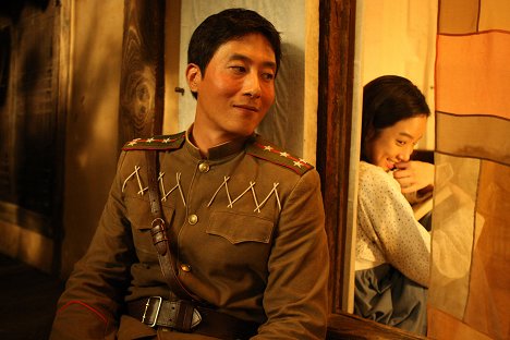 Joo-hyeok Kim, Ryeo-won Jeong - In Love and the War - Photos