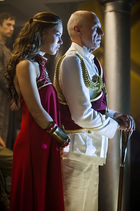 Roxanne McKee, Alan Dale - Dominion - Pilot - Filmfotos