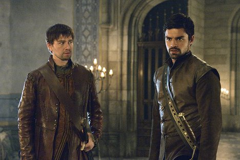 Torrance Coombs, Sean Teale - Reign - The Lamb and the Slaughter - De la película